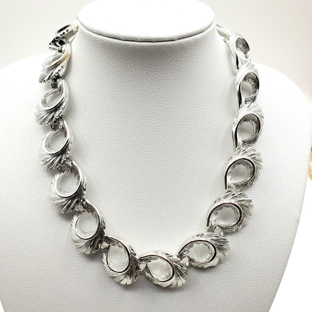 Vintage Lisner Necklace Silver Tone Openwork Leaf Link 16"